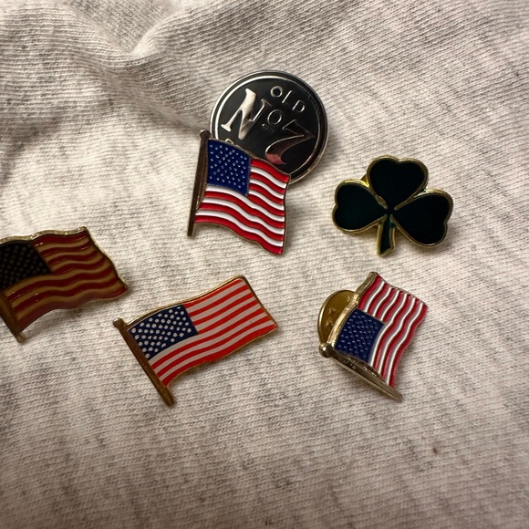 Lot of American Flag and Clover Lapel Pins Set - Picture 2 of 4